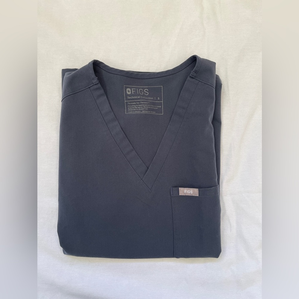 Figs Catarina Midnight One-Pocket Scrub Top